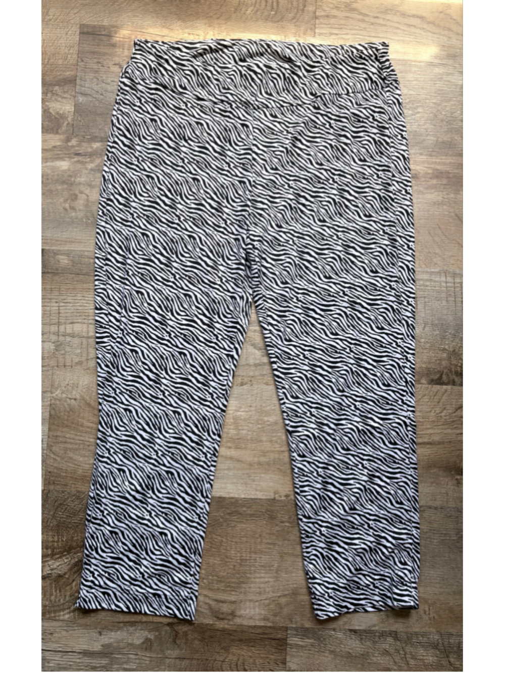 Lulu-B Zebra Print Cropped Pants Size XL Black White Comfort Stretch